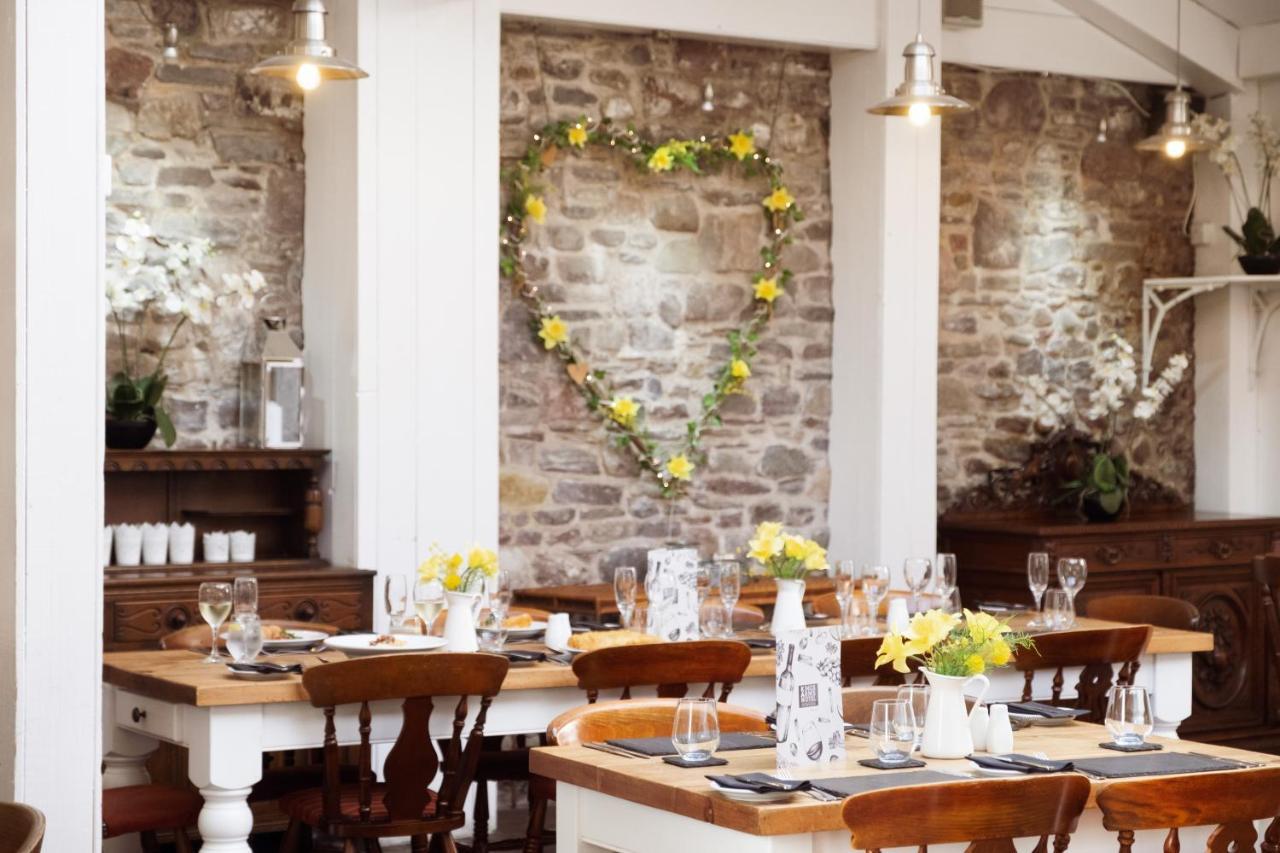 Kings Arms Hotel Abergavenny Eksteriør billede