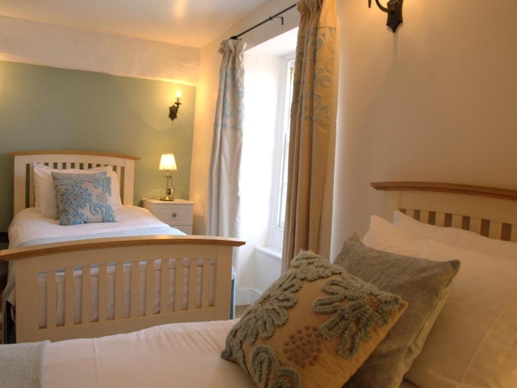 Kings Arms Hotel Abergavenny Værelse billede