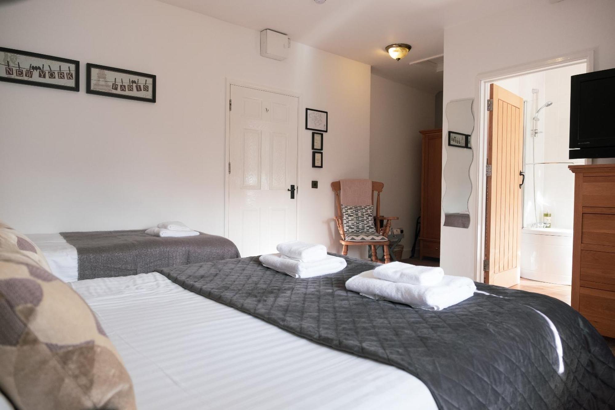 Kings Arms Hotel Abergavenny Eksteriør billede